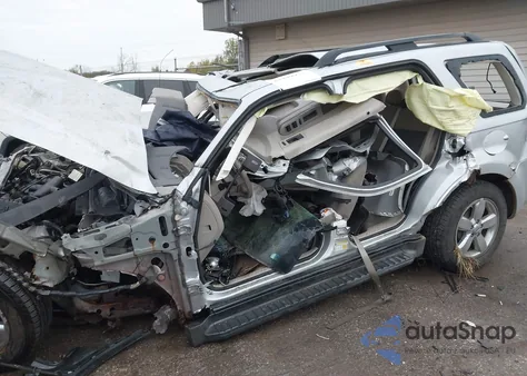 2008 Ford Escape Xlt z USA, uszkodzony, nr VIN 1FMCU93118KA97411